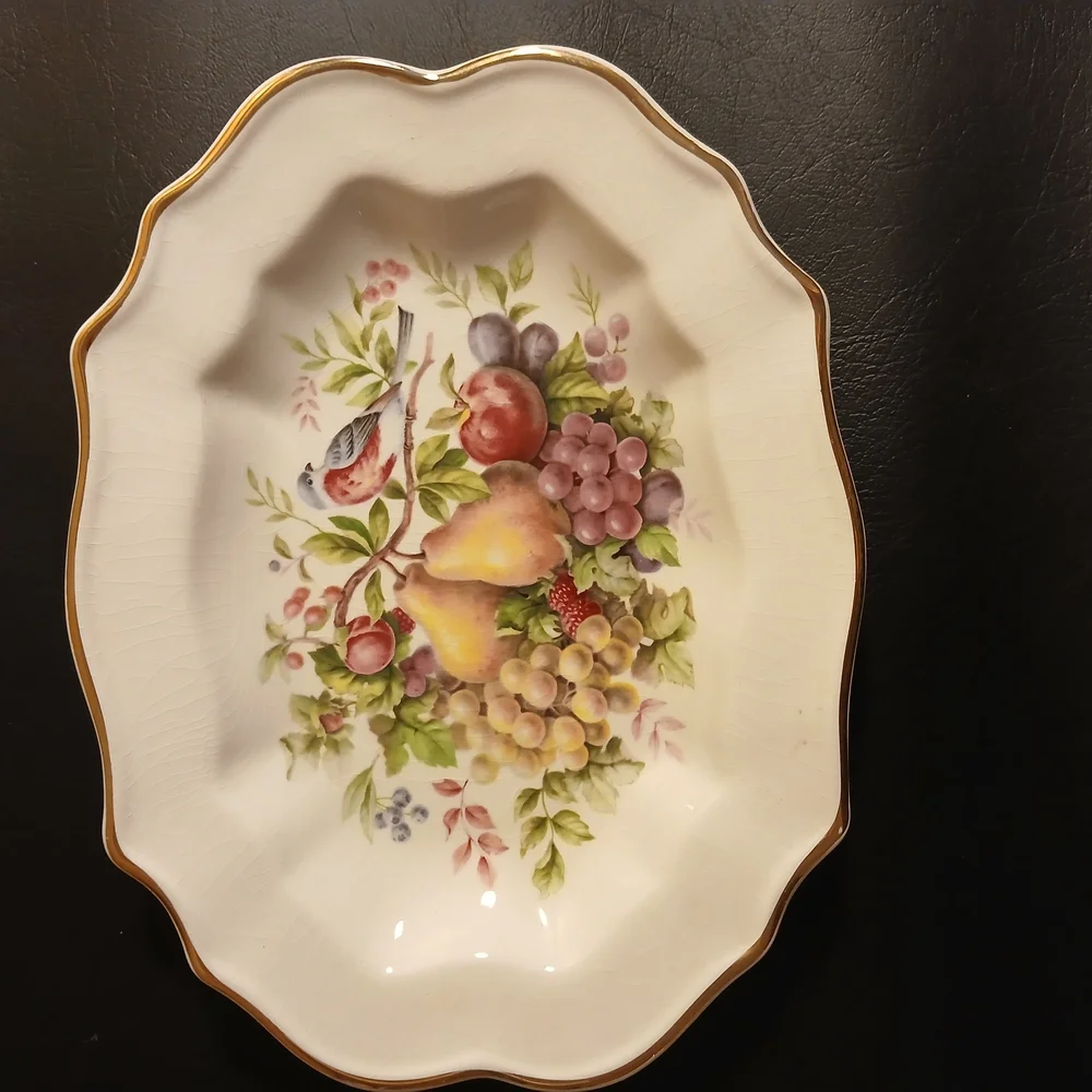 Elegant Cream and Gold Fruit Design Platter